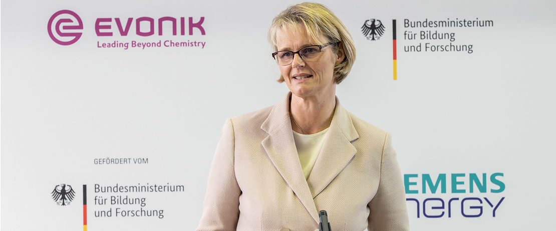 Inbetriebnahme der Rheticus-Versuchsanlage in Marl durch Evonik und Siemens-Energy. Bundesministerin für Bildung und Forschung, Anja Karliczek. Copyright: BMBF/Hans-Joachim Rickel