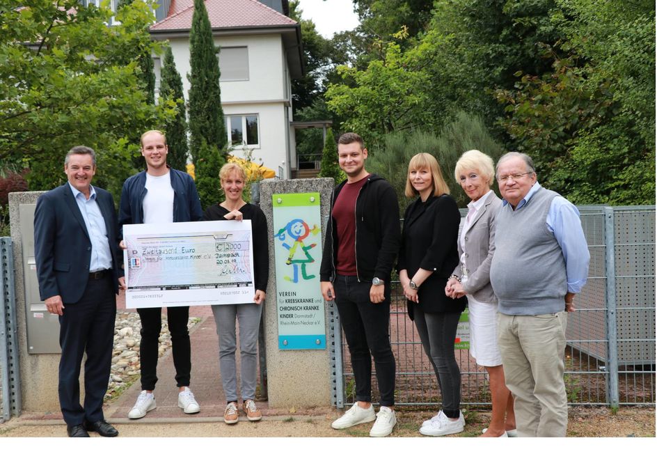 Über die Spende der Evonik-Azubis i.H.v. 2.000 Euro freute sich der Verein für krebskranke und chronisch kranke Kinder e.V. Darmstadt. Foto: Evonik