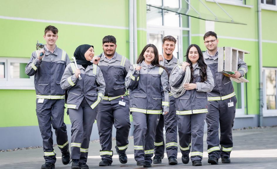 Auf dem Weg ins Berufsleben: Auszubildende von Evonik. Bewirb dich jetzt!
Foto: Evonik Industries.